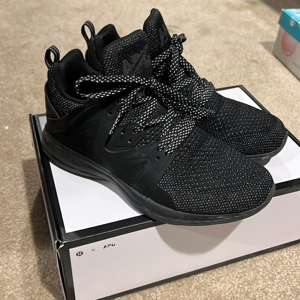 Lululemon APL womens 8.5 black reflective athletic shoes